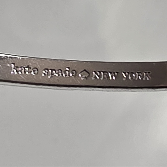 Kate Spade signed elegant Silver Bow Bracelet - Picture 6 of 7